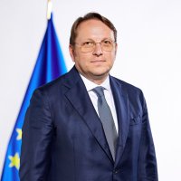 Oliver Varhelyi (@olivervarhelyi) 's Twitter Profile Photo Oliver Varhelyi (@olivervarhelyi) 's Twitter Profile Photo