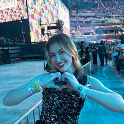 pharbiegurl's profile picture. i am very obsessed with things that i like and will force them upon the people of twitter dot com