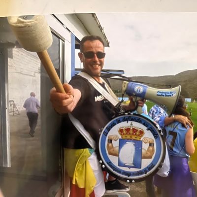ultra incondicional del CD Brea,ah y soltero y de buen ver😂😂,el bombo del piedrabuena