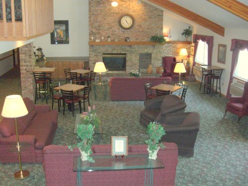 42 room motel with pool, hot tub, and sauna. Continental breakfast includes waffles, yogurt, and much more.