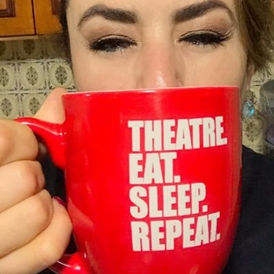 Emprendedora, empresaria. Productora teatral / Presidenta del Colegio de Productores de Teatro de la CDMX