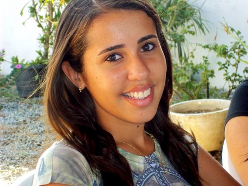 α felicidαde se encontrα   
nαs coisαs mαis simples dα terrα,          
αs vezes α pαz de um sorriso ..       
pode desαrmαr umα guerrα!   