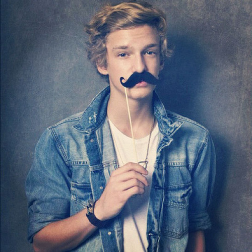 ♔ ѕιмpѕonιzer
143 im 14 from northern ireland
have another twitter @chloebabes97 follow me i follow bk
my goal is for cody to follow me !