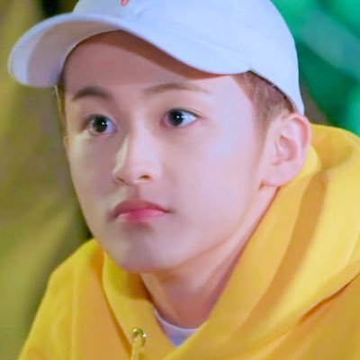 leebookmark's profile picture. yo hey ho