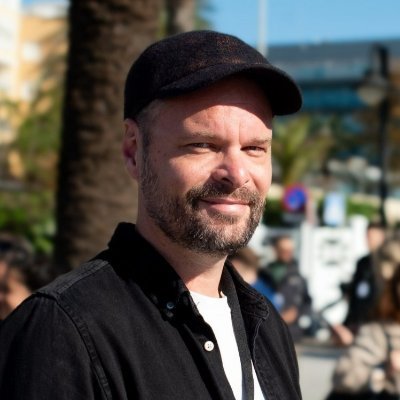 Réalisateur Scénariste Créateur de fiction
🌊 Rivages 🍟 Fritures, etc...
Agent Valérie Komaroff
AGENCE LISE ARIF