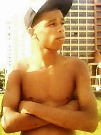 Meu nome é Iago Dias Calmon, tenho 17 anos, sou Estudante, gosto muito de praticar todos os tipos de esporte, tambem danço Hip-Hop, e gosto de rir!