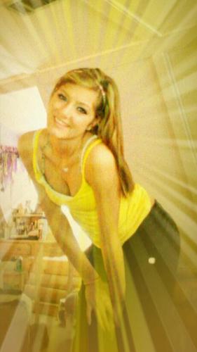 kthompsxox's profile picture. 