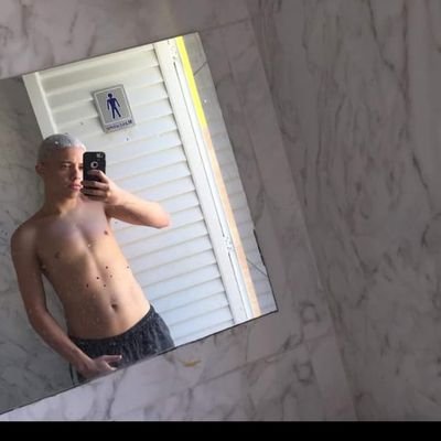 breno312825901's profile picture. seja você mesmo sua própria prioridade 🍀😏