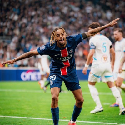 romainfabregas_'s profile picture. @psg_inside