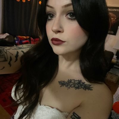 ripkaitt's profile picture. i do not understand twitter