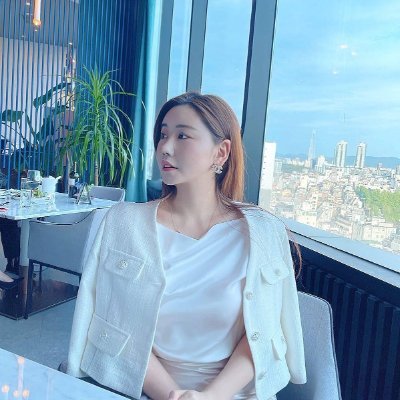 Aymi Fashion👜👒👚👠
Single
Reading Books📚
Keep trying. Keep calm. Do what you think is best. ❤️🥰🌎😇