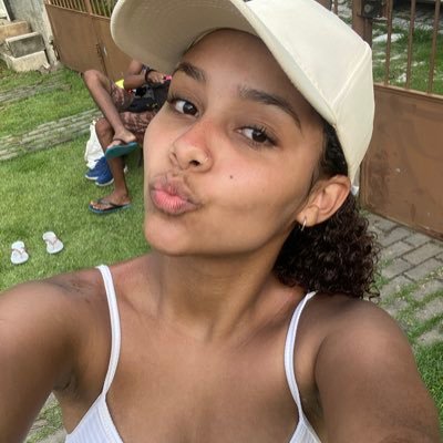 rindo de umas parada nadave