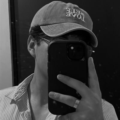 AlexRiv220's profile picture. 🥀