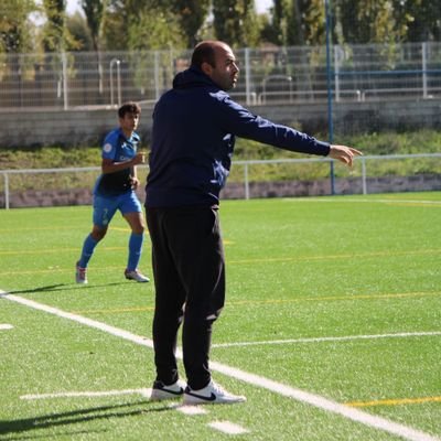 Entrenador nivel 3 de fútbol. ⚽
Actualmente sin equipo. Antes CFFuenlabrada,CD Torrijos ,Magerit, CD Humanes, Móstoles URJC
TAFAD.
Entrenador N2 Fútbol Sala.