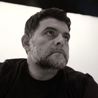 Regiomontano, sincero, deportista de TV, , poco escritor, aficionado al fútbol , opino sobre lo que pasa en las canchas de ⚽.