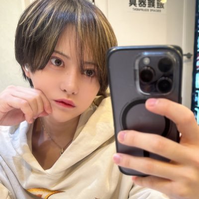 猫9匹 🐈🤕整形2000万🇰🇷目.両顎 輪郭3点.切開リフト.眉下切開.人中短縮.鼻フル済🐈🐈🐈 ただの整形してる猫好き ズボラだけど美容好きです。