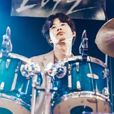 ドラマー/ドラム講師/Samsun Cymbalsエンドーサー/カヴァル奏者/JAPANIVISTA/渡来堂/Лоам/民族音楽/数学/観葉植物/言語