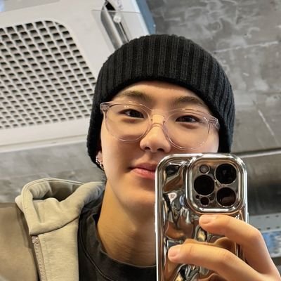 hosziiii's profile picture. random || my life and my account not your business
🦊🌻💛✈️