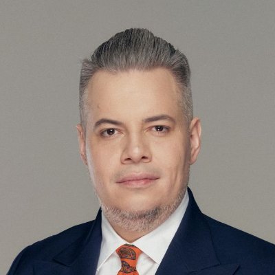Adwokat, karnista. Wspólnik kancelarii Zemła Szymański Adwokaci sp.j