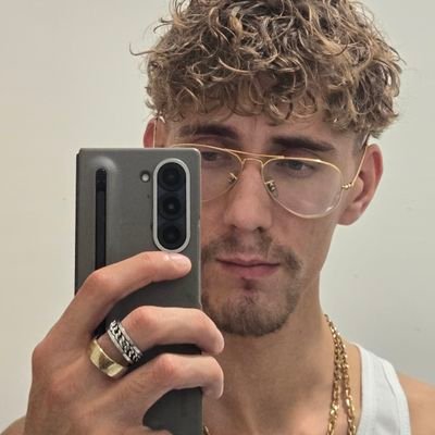 https://t.co/8fFmNqPngl
Your friendly 2 meters tall hung twink