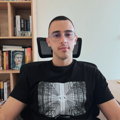 Slavchop7's profile picture. Father of Two Kids • Think Different •