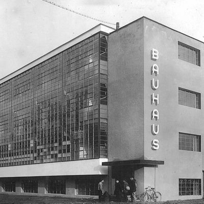 bauhaus1925's profile picture. We do not inherit the earth from our ancestors, we borrow it from our children.（Native American Proverb）私たちは祖先から地球を受け継いでいるのでなく、子から借りているのです。（ネイティブアメリカンの諺）