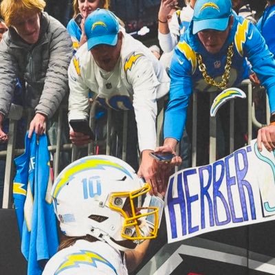 #Chargers #Tarheels 🗣⚡️⚡️⚡️ #boltup 💯 Believe it⚡️✌️Attacking the day with an enthusiasm unknown to mankind 💪