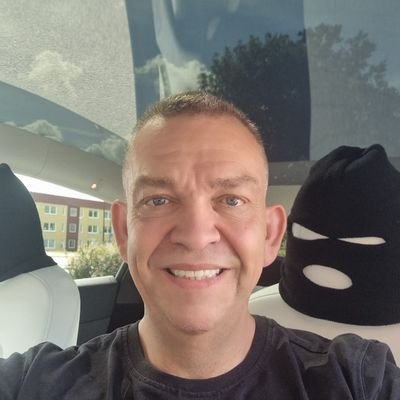 henrik_it's profile picture. Tech evangelist, food lover and totally shameless 😊🌶️💪