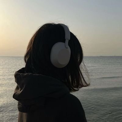 amishhaaaa__'s profile picture. just here to repost relatable stuffs and everything I like.