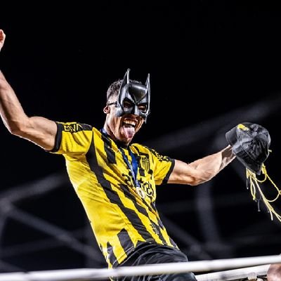 La mitad del tiempo me quiero morir y la otra mitad estoy delirando. 💛🖤💛, 🏳️🌈, ♌, ⚽️, 🎶. Candado: @depsiquiatria