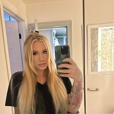 KellyMary182217's profile picture. single