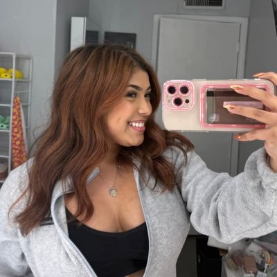 when you can’t find the sunshine, be the sunshine 💛🌻