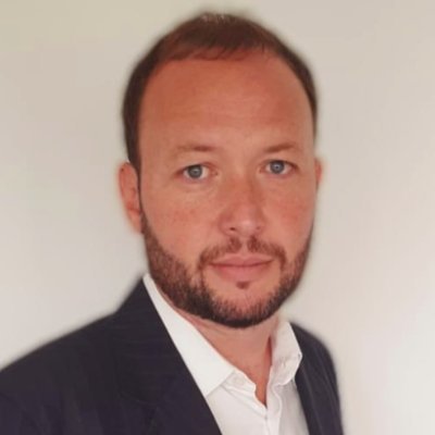Magíster en Smart Cities. Internacionalista. Especializado en Marketing, Comunicación, Seguridad y Defensa. Profesor universitario y consultor.