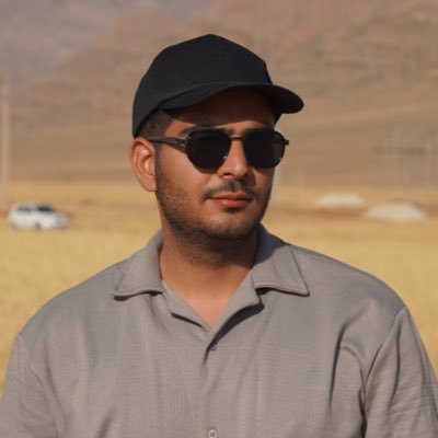 RezaEstahban's profile picture. نه تو آنی که تو همانی ، نه من آنم که تو دانی