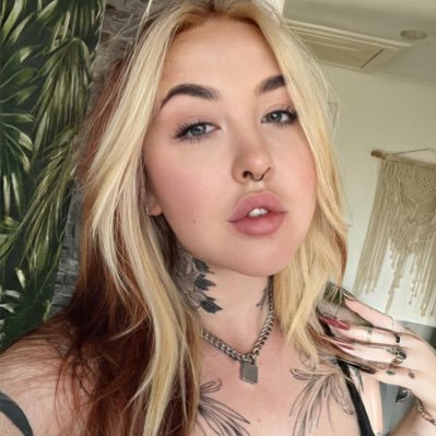 Running on coffee and goth stuff 🦇