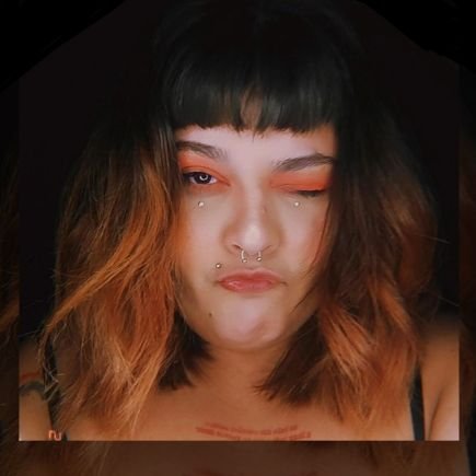 Inteligente e bonita posso provar...
👻