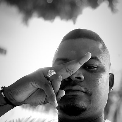 AlfredDyazB's profile picture. •  • 📚📖 • Medellin, Colombia📍