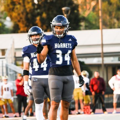 #jucoproduct 6’ 215lb OLB @FullColl_FB NCAA qualifier, 3.56 GPA, 4 years of eligibility left, link to highlights below👇🏽