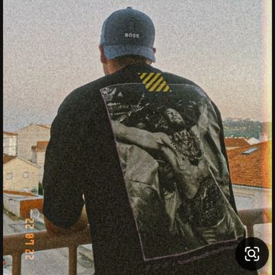 Only here for memes, midnight thoughts, and questionable crypto investments. Chaos, but make it aesthetic.