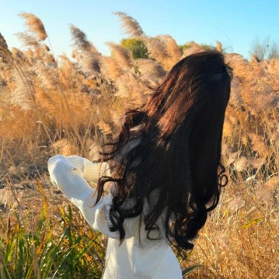 mamdohalsheabi's profile picture. Confident and classy, with a touch of sass 💁🏻‍♀️✨