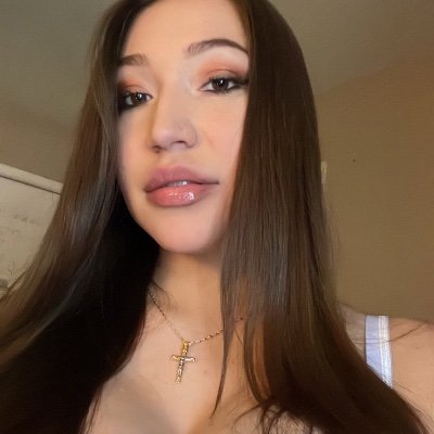 I AM NOT A BOT 😭$amandastormz (Cashapp) Amanda-Storms-10 (Venmo)
5’2 Latina , kinda tattooed, fake boobs
