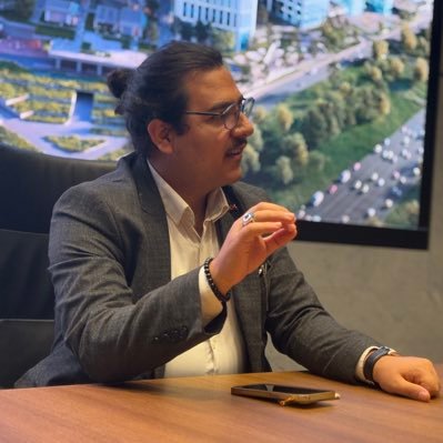 Müphem Gemi adlı kitabın yazarı/ Şair/ Journalist/ Stratejist/ Ekonomist