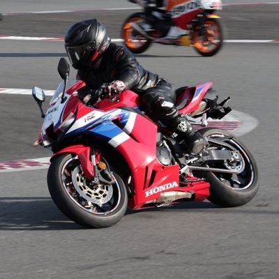 バイク遍歴は TZR50R▶︎SRX-4▶︎GSXR400R SP▶︎Trident660▶CBR600RR(24) / 宮ケ瀬、道志みちあたりをのんびり走ってます。コーナリング楽しい。速度出すの怖い。