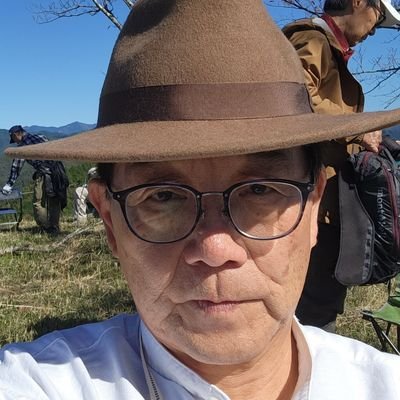 福山市を中心に活動する備陽史探訪の会の会長をしています。専門は中世史と山城ですが、郷土史家なのであらゆることに関心を持っています。新聞や雑誌にコラムを連載しています。月に2.3回講演に出かけます。ラジオにも時々出演しています。よろしくお願いします。