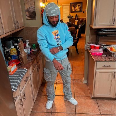 📍706 EASTSIDE . 🤙🏾🖤 Ig:@1sackrunnamike @gwagon5800