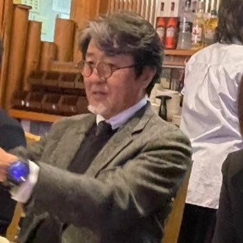 詩人を僭称するしがない団体職員。日本現代詩人会、横浜詩人会、大正イマジュリィ学会各会員。タマビ出身、長らく広告業に従事していました(いちじ民主団体の事務局にも勤務)。90年代はじめフランス・リヨンで暮らしていました。 最近、初期仏教に興味を持ち独学していますが基本は無神論者です。