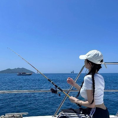 rvyly48598334's profile picture. Ice cream cone drips