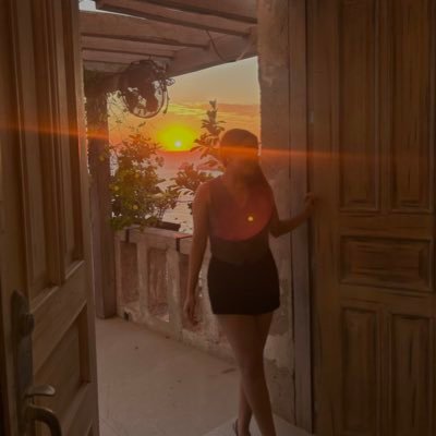 caraguirre20's profile picture. 