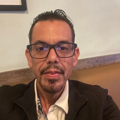 Abogado, Especialista en Dirección y Gestión Pública . Magister en Derecho Procesal Civil y Doctor en Ciencias Gerenciales