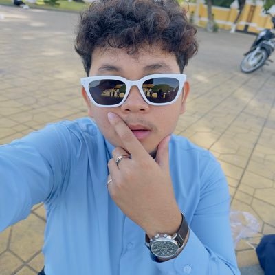 Snoybar's profile picture. Veasna is here for fun.